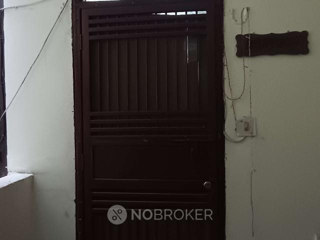 House for sale in West Delhi, Deri