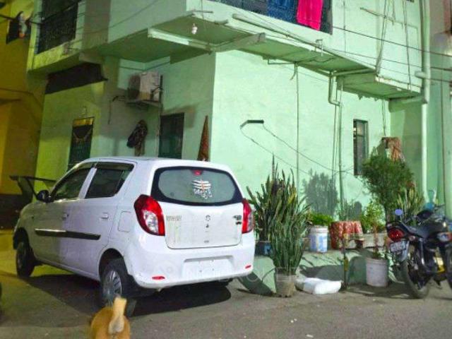 House for sale in North Delhi, Deri