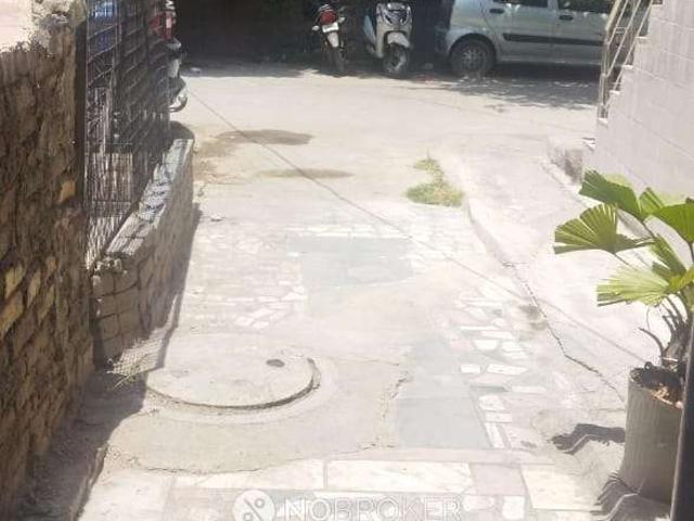 House for sale in North West Delhi, Deri