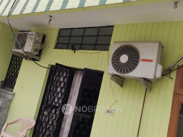 House for sale in Hariana