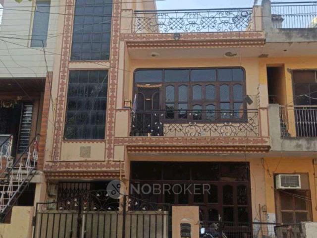 House for sale in Hariana