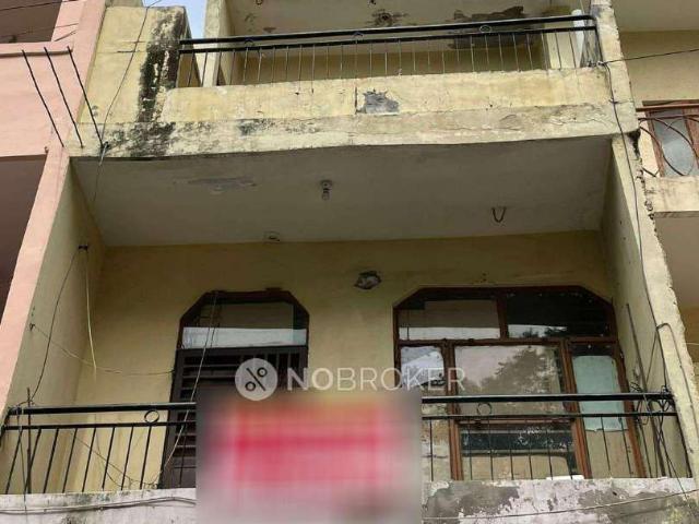 House for sale in Hariana