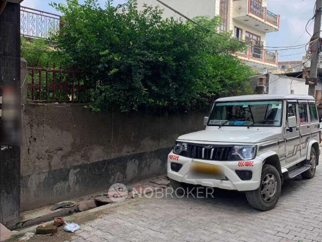 House for sale in West Delhi, Deri