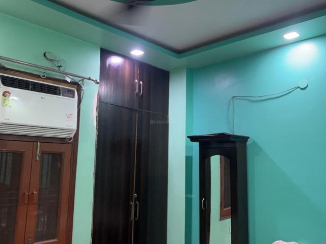 Flat for sale in North Delhi, Deri