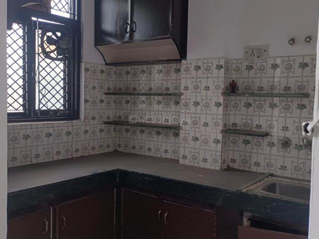 Flat for rent in South Delhi, Deri