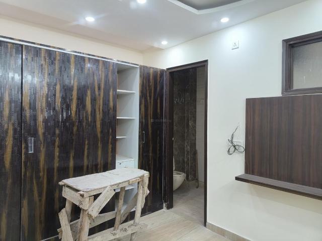 Flat for sale in West Delhi, Deri
