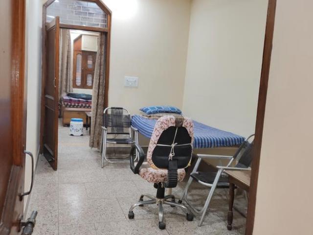 Flat for rent in South West Delhi, Deri