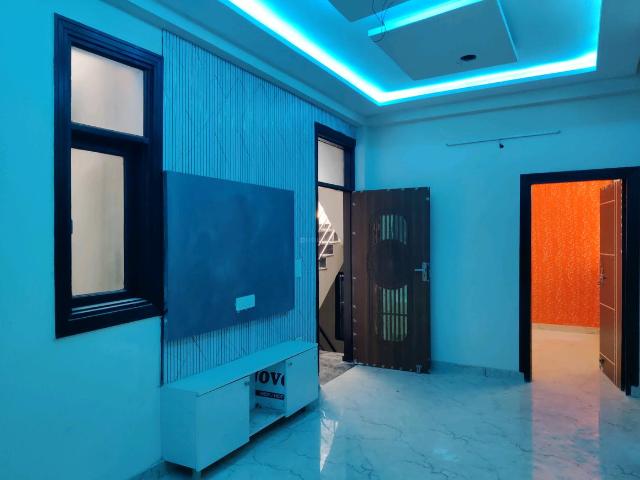 Flat for sale in North East Delhi, Deri