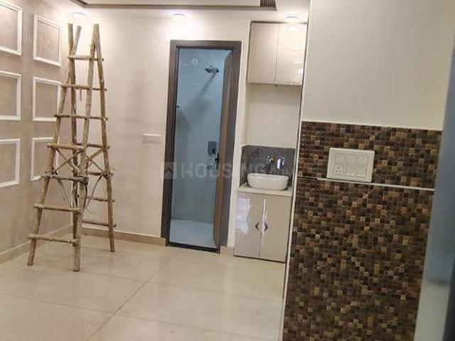 Flat for sale in West Delhi, Deri