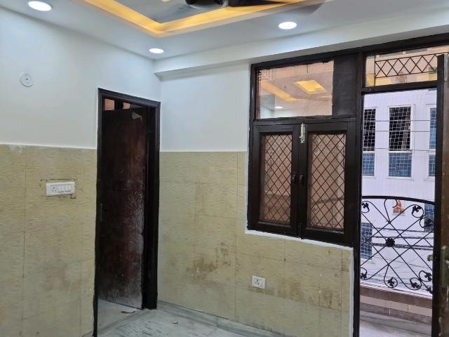 Flat for sale in West Delhi, Deri