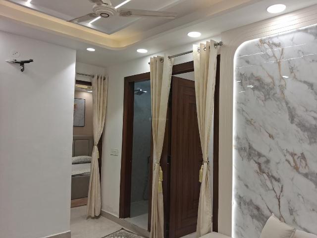 Flat for sale in West Delhi, Deri