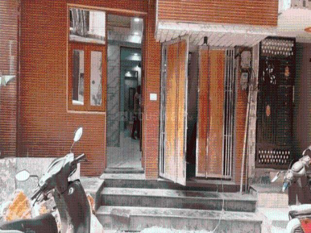 Flat for sale in East Delhi, Deri