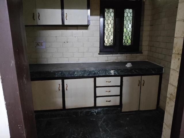 Flat for rent in North Delhi, Deri