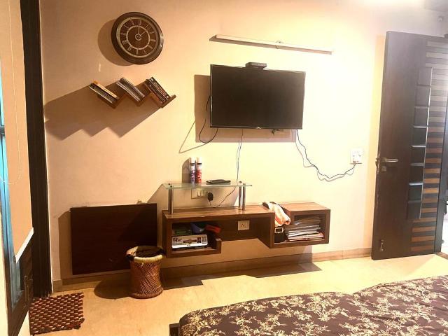 Flat for sale in West Delhi, Deri