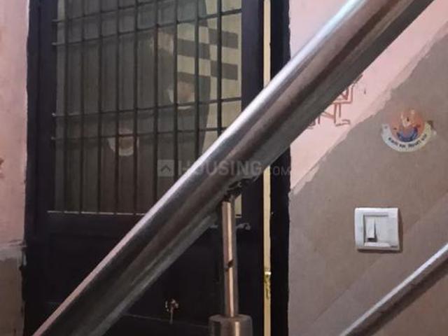 Flat for rent in East Delhi, Deri