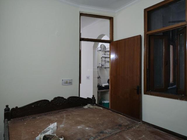 Flat for rent in South Delhi, Deri