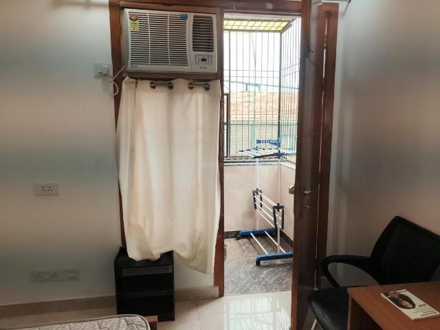 Flat for rent in South Delhi, Deri