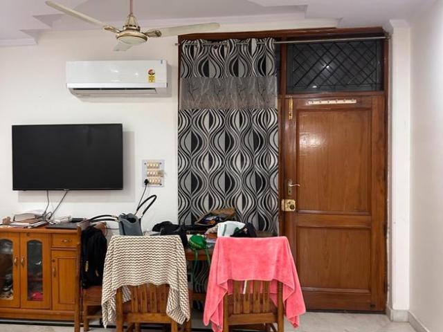 Flat for rent in South Delhi, Deri