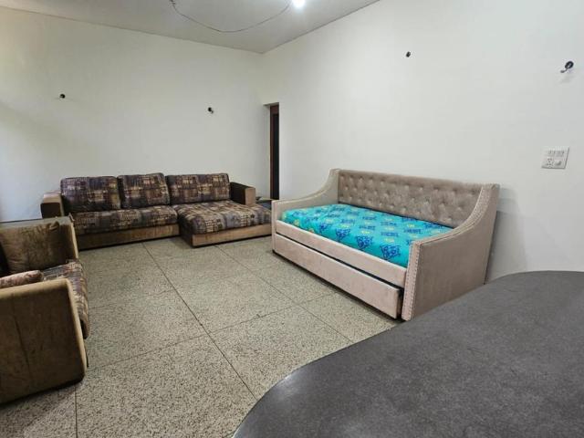Flat for rent in South Delhi, Deri