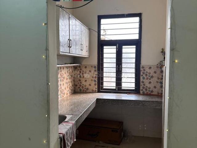 Flat for rent in East Delhi, Deri