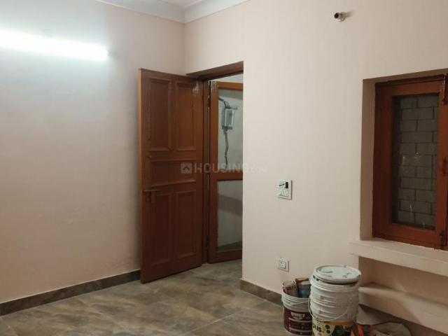 Flat for rent in East Delhi, Deri