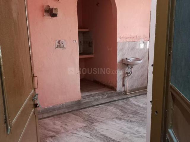 Flat for rent in East Delhi, Deri