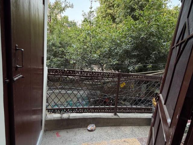 Flat for rent in East Delhi, Deri