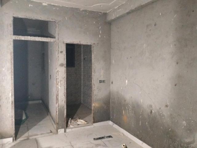 Flat for sale in East Delhi, Deri