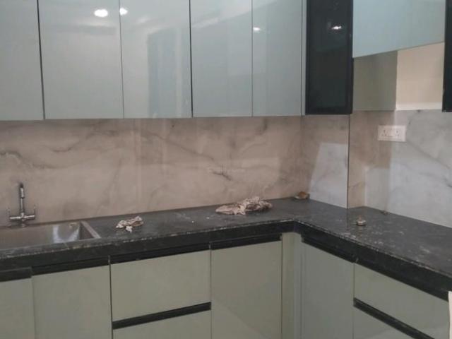 Flat for sale in East Delhi, Deri