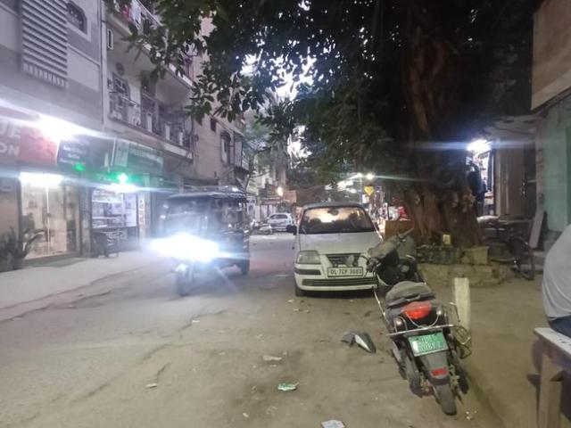 Flat for sale in North Delhi, Deri