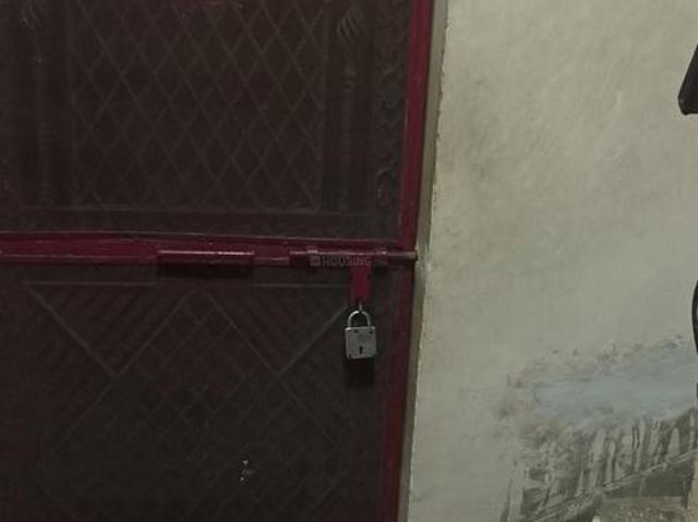 Flat for rent in East Delhi, Deri