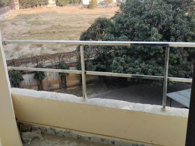 Flat for sale in East Delhi, Deri