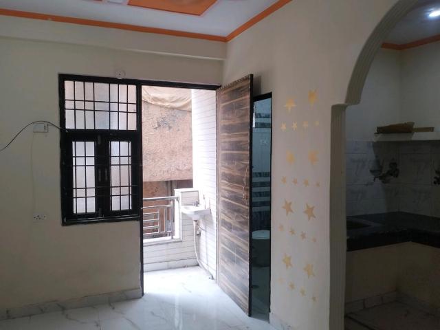 Flat for sale in East Delhi, Deri