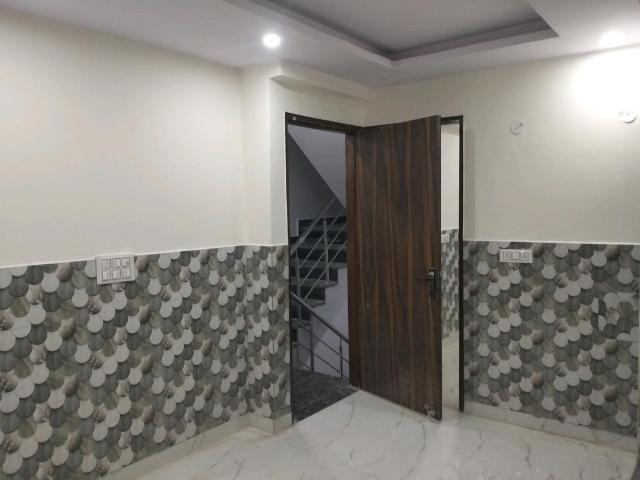 Flat for sale in East Delhi, Deri