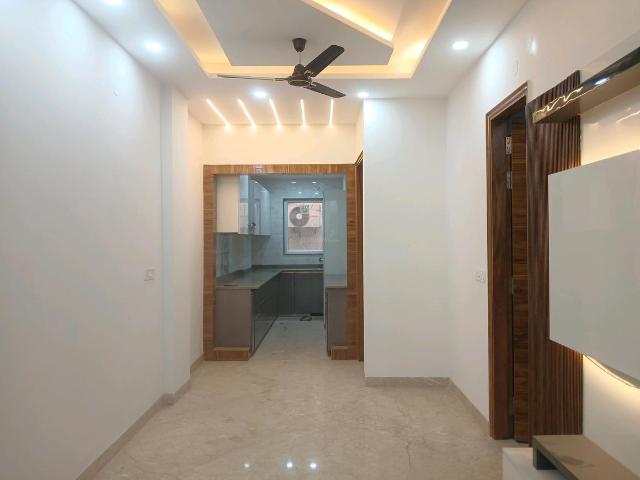 Flat for sale in West Delhi, Deri
