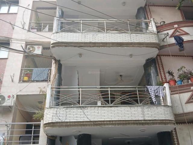 Flat for rent in Anand Parbat, Delhi