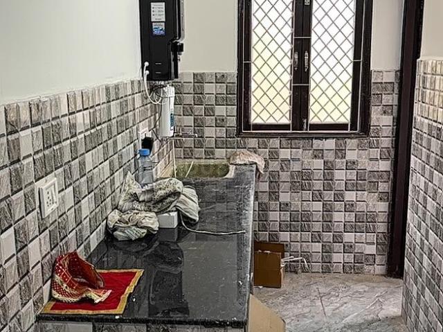Flat for rent in West Delhi, Deri