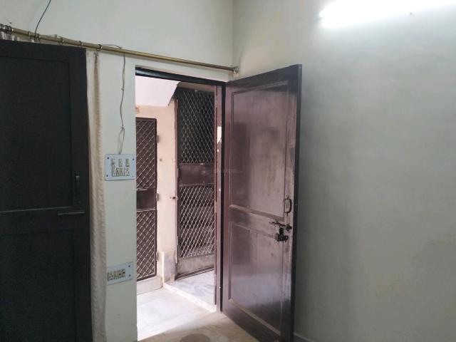 Flat for rent in West Delhi, Deri