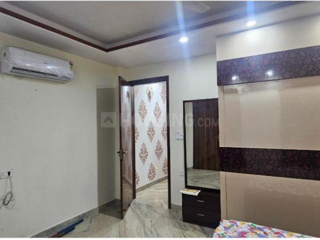 Flat for rent in Anand Parbat, Delhi