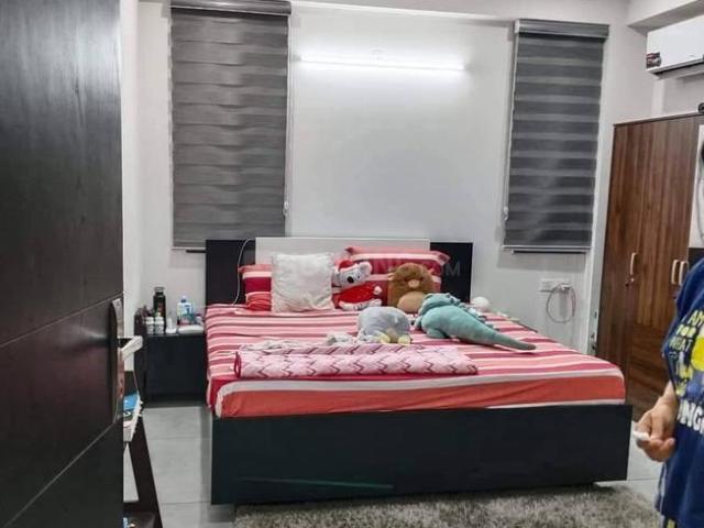 Flat for sale in Anand Parbat, Delhi