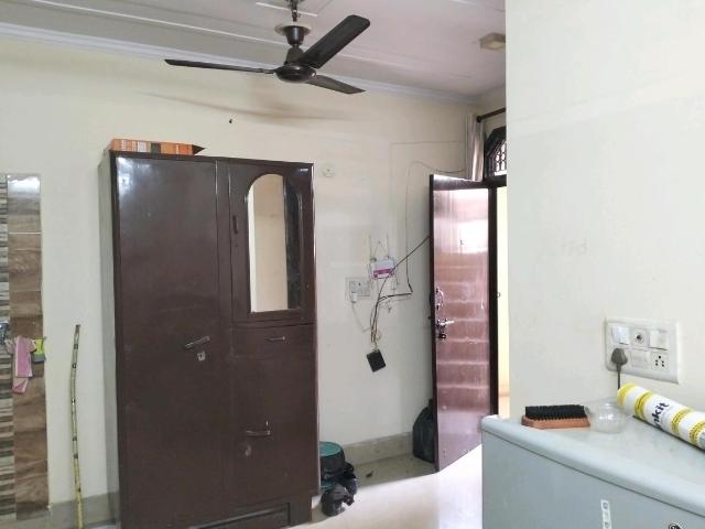 Flat for sale in East Delhi, Deri