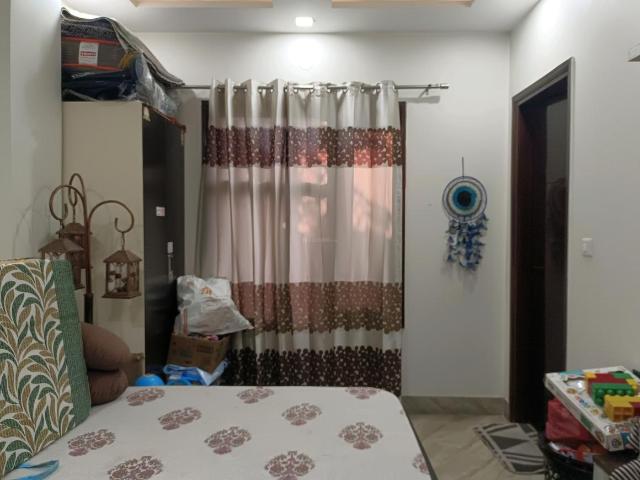 Flat for sale in North Delhi, Deri