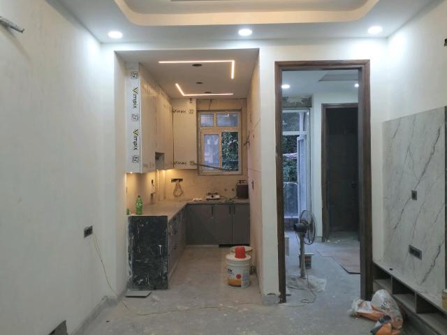 Flat for sale in North Delhi, Deri