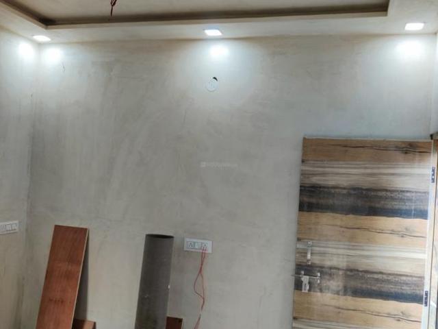Flat for sale in North Delhi, Deri