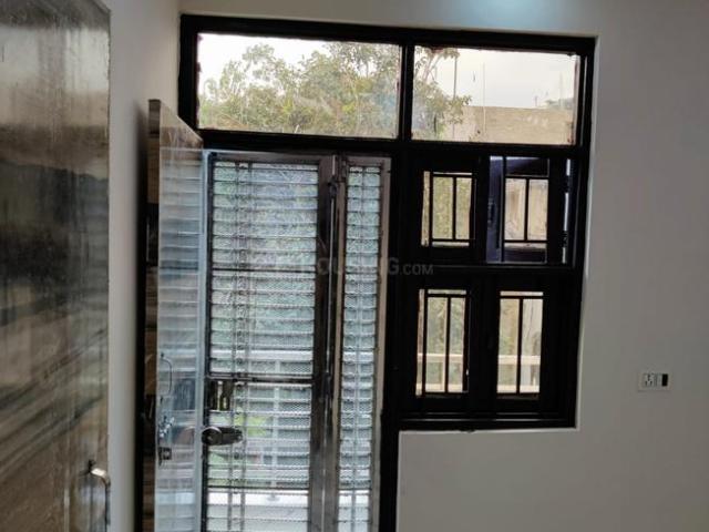 Flat for sale in North Delhi, Deri