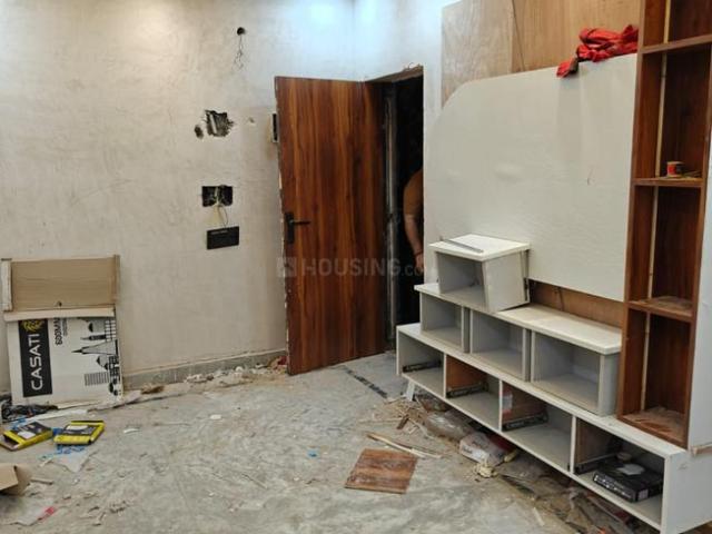 Flat for sale in North Delhi, Deri