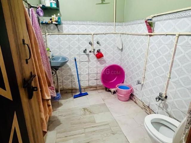 Flat for sale in North Delhi, Deri