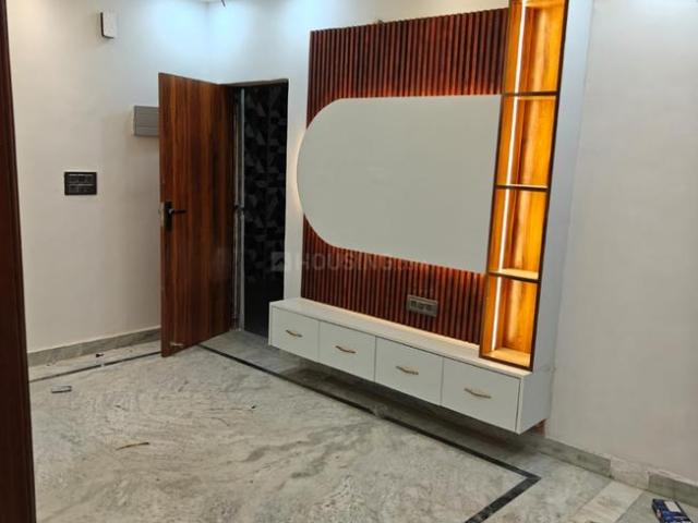 Flat for sale in North Delhi, Deri