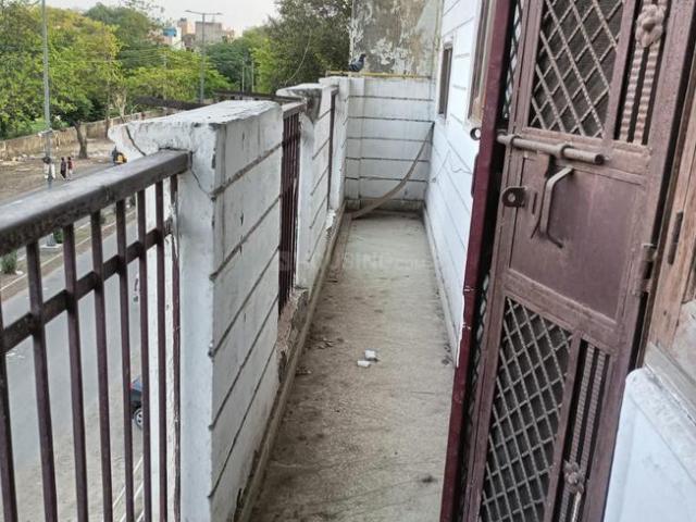 Flat for rent in North West Delhi, Deri