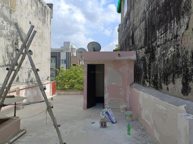 Flat for sale in North West Delhi, Deri